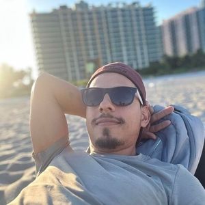 Meet your Posher, Moises